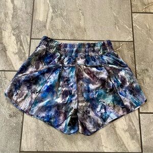 🍋 Lululemon Track That Mid-Rise Short 5" Lined Size 8 Chromasphere Multi Blue